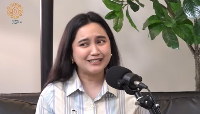 Artis Rachel Amanda pernah bersekolah di sekolah Kristen. [YouTube]